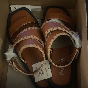 ANA VEST CONGNAC Women's Sandals 7.5 med